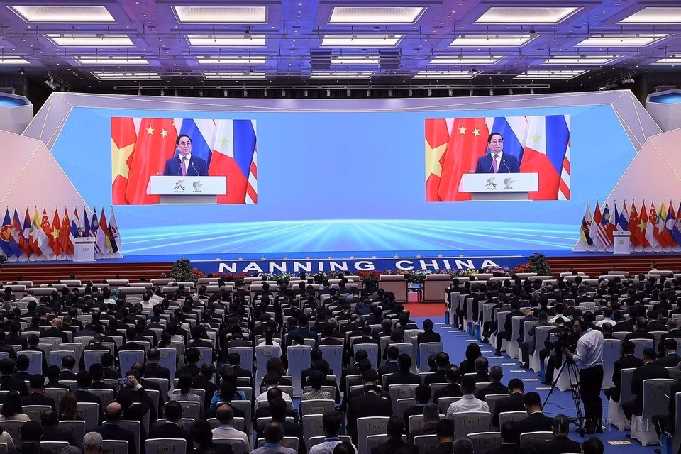 Le Premier ministre Pham Minh Chinh prend la parole lors de la cérémonie d'ouverture de l’Exposition Chine-ASEAN (CAEXPO) et du 20e Sommet sur le commerce et l’investissement Chine-ASEAN (CABIS), à Nanning, le 17 septembre 2023. Photo : VNA