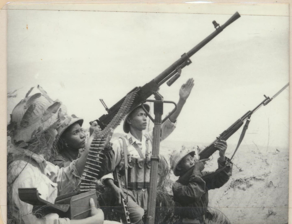 L'équipe d'autodéfense de Quang Ninh a abattu un avion américain le 5 août 1964. Photo : la Marine du Vietnam