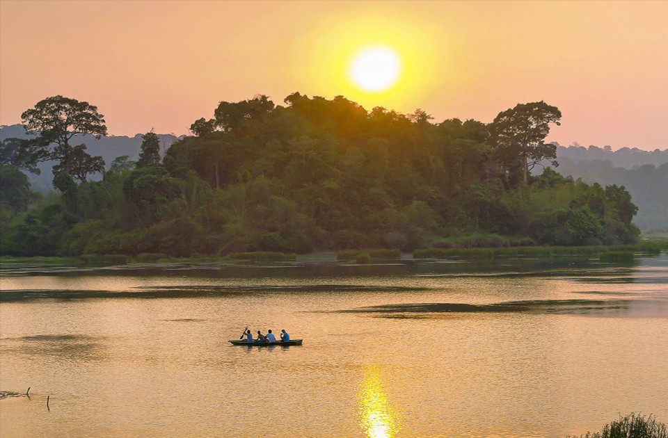 Bầu Sấu, désigné deuxième site Ramsar au Vietnam en 2005, est un grand lac d'eau douce situé au sud du parc national. Il abrite plus de 600 spécimens de crocodiles d'eau douce. Photo : VNA