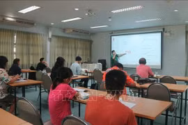 Le cours voit la participation de plusieurs personnes de tous âges. Photo: VNA