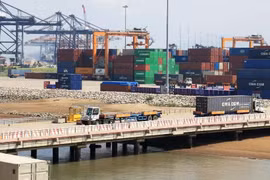 Au complexe portuaire de Cai Mep-Thi Vai, province de Ba Ria-Vung Tau. Photo: VNA