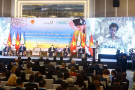 La Secrétaire générale de la Francophonie, Louise Mushikiwabo, prend la parole lors du Forum économique de haut niveau Vietnam - Francophonie en 2022. Photo: VNA