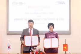 La directrice générale de l’Agence vietnamienne d’Information (VNA), Vu Viet Trang, et Hwang Dae-il, président et directeur général de l'agence de presse sud-coréenne Yonhap. Photo: VNA