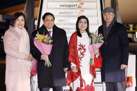 Le PM Pham Minh Chinh arrive en Suisse pour assister au Forum de Davos 2024