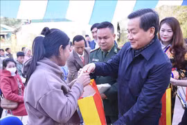 Le vice-Premier ministre Lê Minh Khai présente ses vœux du Têt à Dien Bien