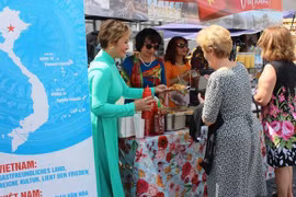 Un événement au Danemark présente le Vietnam et les relations bilatérales