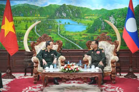 Un dirigeant lao apprécie la coopération de médecin militaire Vietnam-Laos