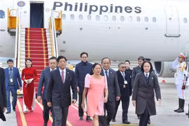 Le président des Philippines entame une visite d'État au Vietnam
