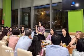 L'Association des femmes vietnamiennes en Hongrie s'oriente vers le 20e anniversaire de sa fondation