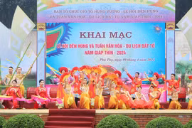 Ouverture de la Fête des rois Hung et de la Semaine de la culture et du tourisme de Phu Tho