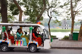 Entrée en service d'une ligne de voitures électriques Hoan Kiêm - Cité impériale de Thang Long