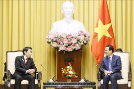 Le président Vo Van Thuong reçoit le gouverneur de la préfecture japonaise de Fukuoka