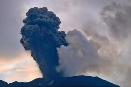 L'Indonésie évacue 6.500 personnes à cause d'une éruption volcanique