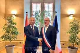 L'ambassadeur du Vietnam en France en visite de travail à Nevers