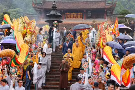 La fête de la pagode des Parfums accueille 30.000 visiteurs lors de son ouverture