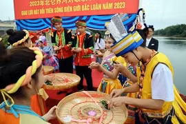 Amitié traditionnelle entre Mong Cai (Vietnam) et Dongxing (Chine)