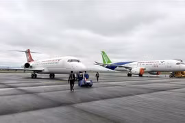 Exposition et démonstration d'avions Comac Airshow pour la première fois au Vietnam