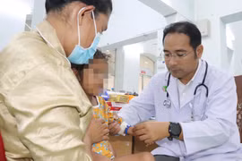 L'Hôpital pédiatrique Nhi Dông 2 sauve une petite fille cambodgienne atteinte d'une grave dengue