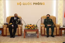 ​Le vice-ministre de la Défense Hoang Xuan Chiên reçoit l'attaché de défense sud-africain