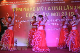 Soirée de musique latino-américaine très animée à Hanoï 