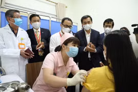 COVID-19: test du vaccin COVIVAC sur six volontaires