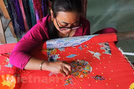 Dông Cuu préserve la broderie ancienne