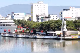Le jour de la Saint-Valentin sur le pont de l'amour de Da Nang