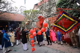 Les rituels traditionnels du Têt traditionnel sont reproduits dans le vieux quartier de Hanoï