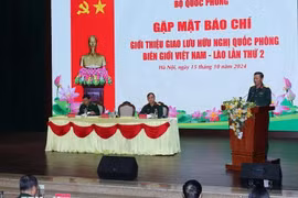 Conférence de presse pour présenter le deuxième échange d'amitié de la défense frontalière Vietnam-Laos. Photo: VNA