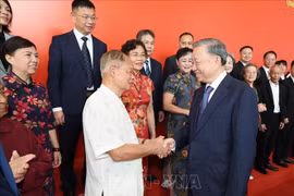 Le secrétaire général et président To Lam rencontre des délégués chinois. Photo: VNA