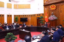 Le vice-Premier ministre Tran Hong Ha reçoit le directeur général de Samsung Vietnam Choi Joo Ho, le 12 août à Hanoï. Photo: VNA