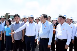 Le président de l'Assemblée nationale Tran Thanh Man (2e, droite) inspecte la construction de l'aéroport international de Long Thanh. Photo: daibieunhandan.vn