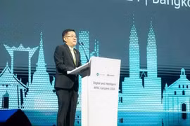 Le ministre de l'Économie et de la Société numériques, Prasert Jantararuangtong, précise que l'AOC a reçu plus de 1,17 million de plaintes via la hotline 1441. Photo: AFP
