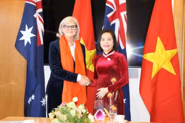 La vice-présidente de l'Assemblée nationale du Vietnam, Nguyen Thi Thanh (droite), et la gouverneure générale d'Australie, Samantha Joy Mostyn. Photo: VNA