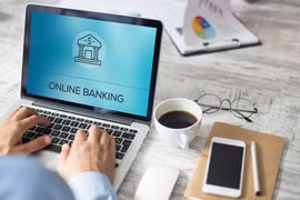 Les Vietnamiens préfèrent progressivement la banque numérique dans les petites dépenses