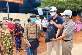 COVID-19: soutien aux citoyens d'origine vietnamienne à Preah Sihanouk (Cambodge)
