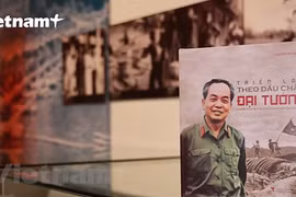 Lancement d'un livre photographique poétique sur la vie et la carrière du général Giap 
