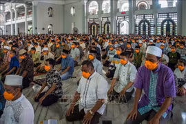 COVID-19 : l’Indonésie appelle les religieux musulmans à changer leurs fatwas