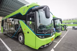 Mise en service de la première flotte de bus électriques intelligents à Hanoï