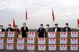COVID-19 : la Chine offre des fournitures médicales à la province de Quang Ninh