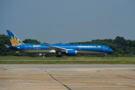 Remise en service de la piste modernisée 1B de l'aéroport de Noi Bai