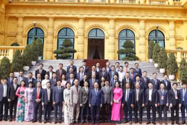 Le président Nguyen Xuan Phuc reçoit de jeunes entrepreneurs
