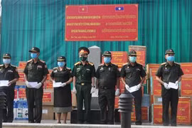 COVID-19 : dons pour des Vietnamiens au Cambodge et des militaires au Laos