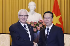 Le président Vo Van Thuong reçoit le procureur général de Hongrie