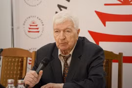 Un expert russe présente son livre intitulé "Mémoires de 65 ans avec le Vietnam" 