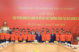 Le Premier ministre salue les exploits des équipes de football masculin et féminin aux SEA Games 30
