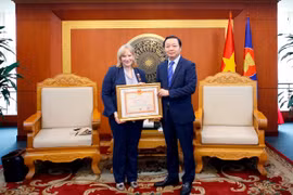 Le Vietnam met à l’honneur deux responsables de l’USAID