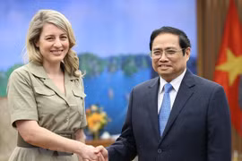 Le PM Pham Minh Chinh reçoit la ministre canadienne des AE Mélanie Joly