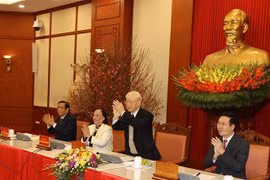 Nguyen Phu Trong rencontre des délégués du 6e Congrès national de l'Association des personnes âgées