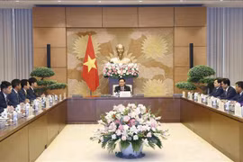 Vuong Dinh Huê reçoit de jeunes parlementaires du PLD japonais